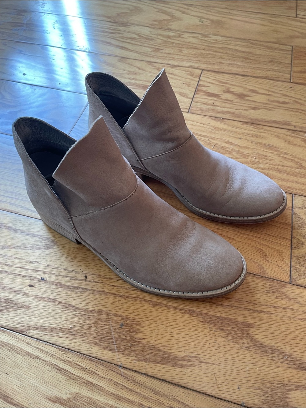Eileen Fisher Leaf Booties size 8
